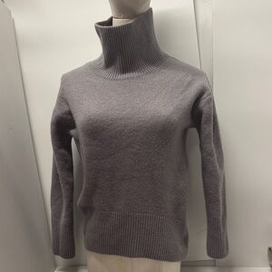 Nichole Collection Ribbed Turtleneck Sweater 100% wool Medium 17” pit-to-pit